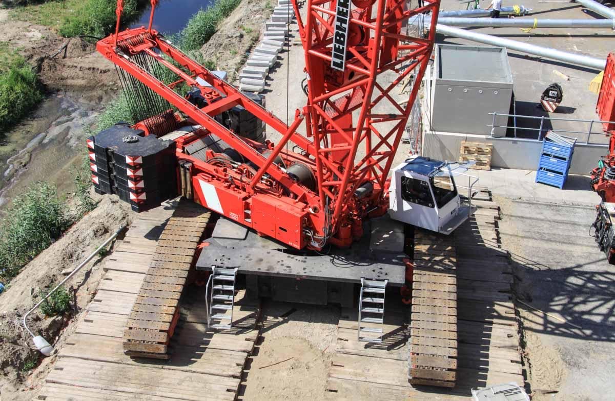 Liebherr LR 1400-2 · 400t · 2011 photo 1