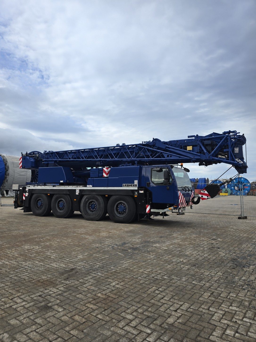 Liebherr LTM 1070-4.2 · 70t · 2013 photo 1